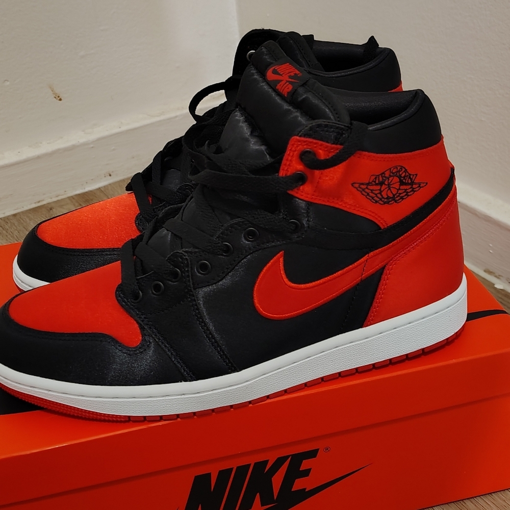 Nike Air Jordan 1 Retro High Black Red Sneakers